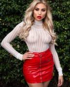 Khloe Perfectly Balancing Slutty And Classy