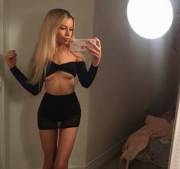 Itty Bitty Sexy Selfie