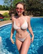 When You Show Up To A Pool And The 10 Has Pokies And A Cameltoe...