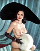 '40S Pinup Evelyn West.