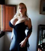 Anekee Vandervelden (X-Post R/Hugeboobs)