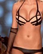 Kate Upton (X-Post From /R/Onstagegw)