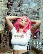 Pretty Sure Halsey Doesn't Own A Bra