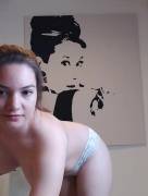 Cutie Shaking Her Ass On Cam