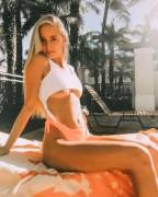 She Knows U Wanna Fuck Her