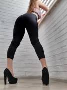 Watching The View From The Window, I Make You A Juicy Photo [F]