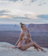 Sara Jean Underwood - The Queen Of Sideboob