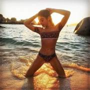 Sarah Hyland Looks Great At The Beach