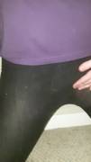 Little Carpet Tinkle In Leggings (29/F/Amateur)