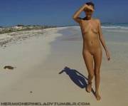 Naked Babe Walking Along The Shoreline [Gif]