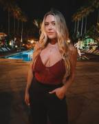 Incredible Saggy Cleavage