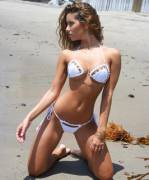 Sierraaaskyee In A White Bikini