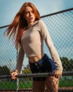 Holly Hicks (@Hollyyyhicks)