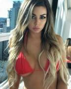 Julianne Kissinger (@Juli.annee)