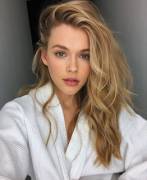 Victoria Lee (@Victorialee)