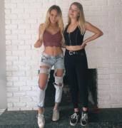 This Pic Shows Why Mom Jeans Should Be Outlawed!