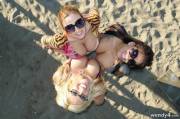 W4_Candids_201101_46/47_Beachbabes