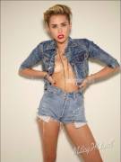 Miley Cyrus Nipslip