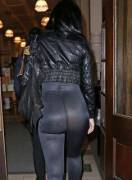 Kat Von D Looking Delicious... (2 Pic Album)