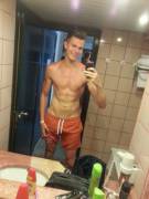 After 1 Year Of Training, Should Hit Legs Harder But I[M] 6'5'' Tall :(