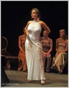 Milana Vayntrub (The At&Amp;Amp;Amp;T Girl, Nn)