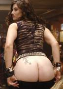 Idina Menzel The Voice Actress Of Elsa In The Movie Rent