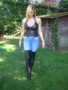 Backyard [Xpost R/Ladiesinleather]