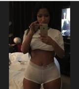 [Celeb] Nicki Minaj Pussy In Tight Shorts