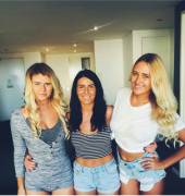 [Celeb] Pro Surfer Ellie Jean Coffey (White Top)