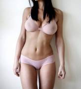 Brunette Bustybabe (Via /R/Cameltoegirls)