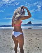 Pawg Booty Eats Bikini