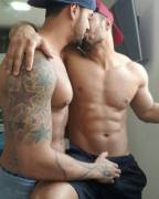 Bros Kissing (X-Post /R/Menkissing)