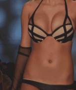 Kate Upton On The Runway