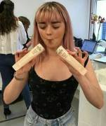 Wish Maisie Williams Is Trying A Double Barrel Bj With Me And A Bud