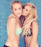 Sexy Besties (1 Mic)