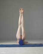 One Way Of Presenting Impecable Feet And A Butt To Boot