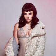 Glamorous (Xpost /R/Mellisaclarke)