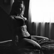 @Tinycrazycatlady ? Who Is This Gorgeous Woman?!