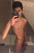 When A Twink Sends You A Selfie And You Go Weak At The Knees