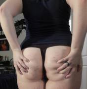 [Selling][Lookie][Gusset Peek][8] The Cotton Gusset On This Dark Purple Lace Thong ...