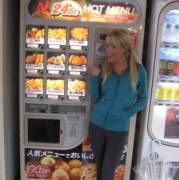 From Sara's Facebook Page Today. Don't Know If It's New Or Old But She Looks Cute ...