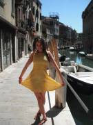 Curtsy In Venice