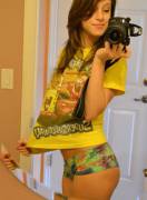 Brunette (Via /R/Girlswithbigcameras)