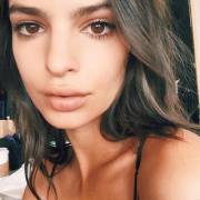 Emily Ratajkowski Instagram Pic
