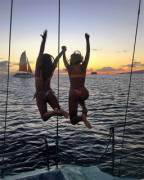 At Sunset, Boats Come From Near And Far To Observe The Beauty - Erynkrouse And Stephclairesmith