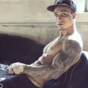 Dalton Jackson 13, Twi T