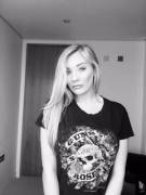 Beth Lily In Guns'n'roses T-Shirt