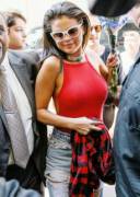 Can We Talk About Selena For A Sec? Literally Can't Stop Stroking 