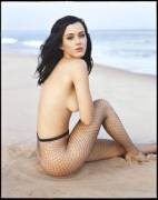 Katy Perry Looks Awesome On The Beach