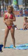 Hayden Panettiere Enjoying The Beach